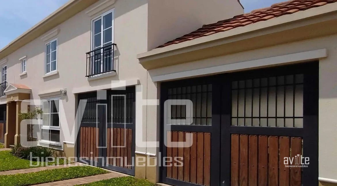 CONDADO NARANJO, casa Real Navarra en venta $490,000 — Casa en Venta en Condado Naranjo, Zona 4 Mixco, Guatemala, Ciudad — foto 1 de 9