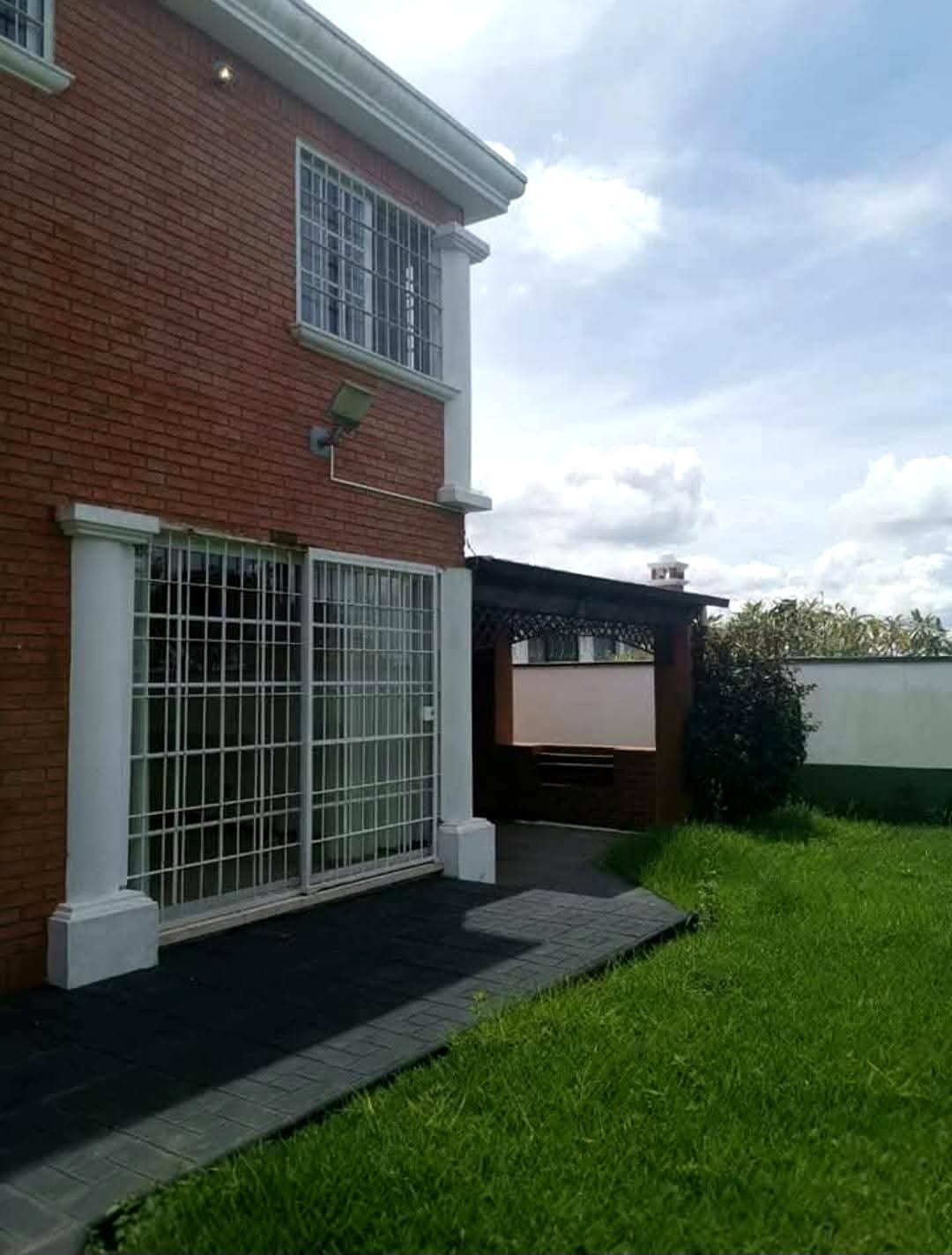 Casa en Venta Zona 16 La Montaña - Image 2