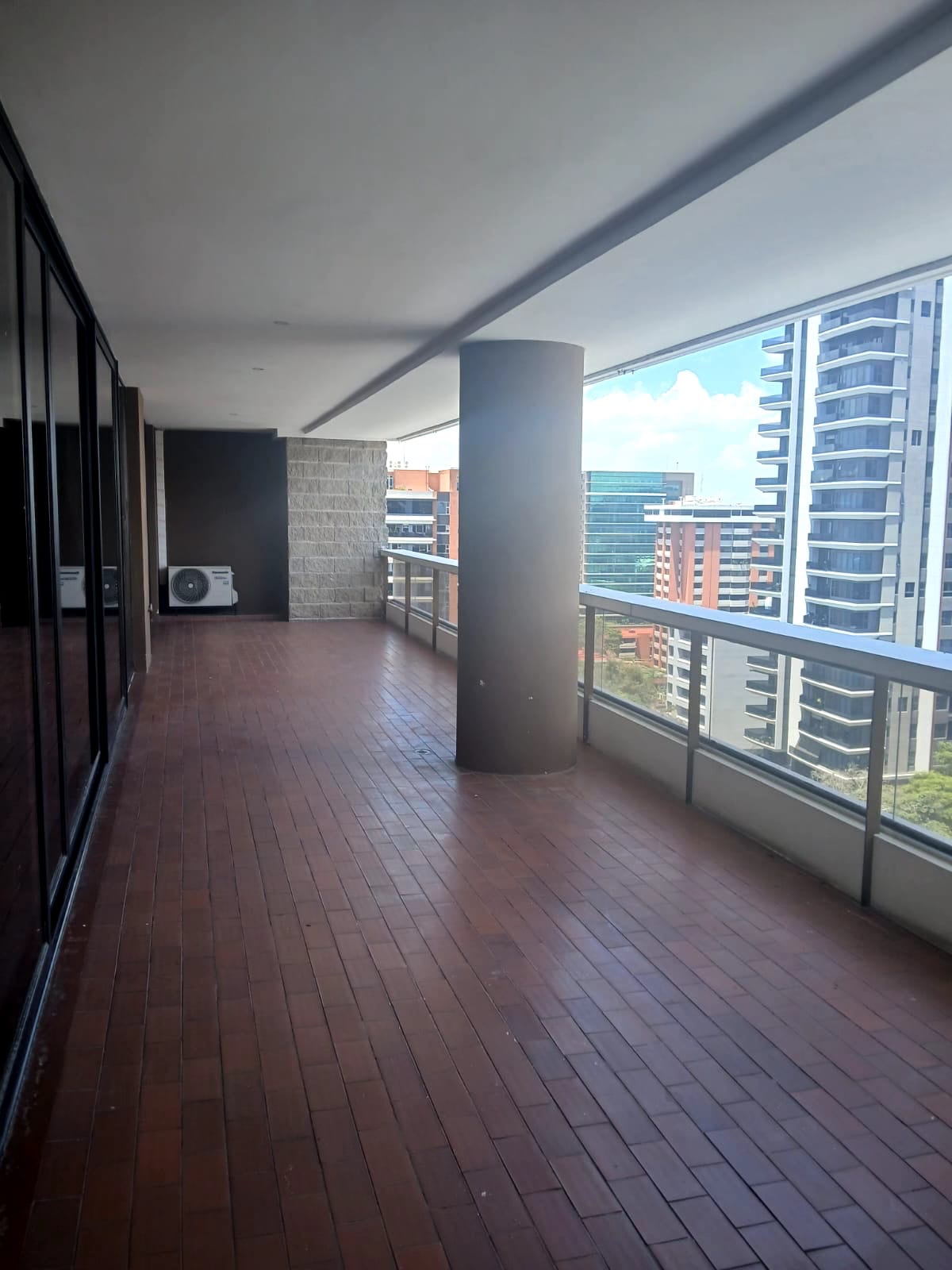 Apartamento en Venta / Nivel Alto Tiffany II Z.10 — Apartamento en Venta en Zona 10, Guatemala, Ciudad — foto 2 de 11