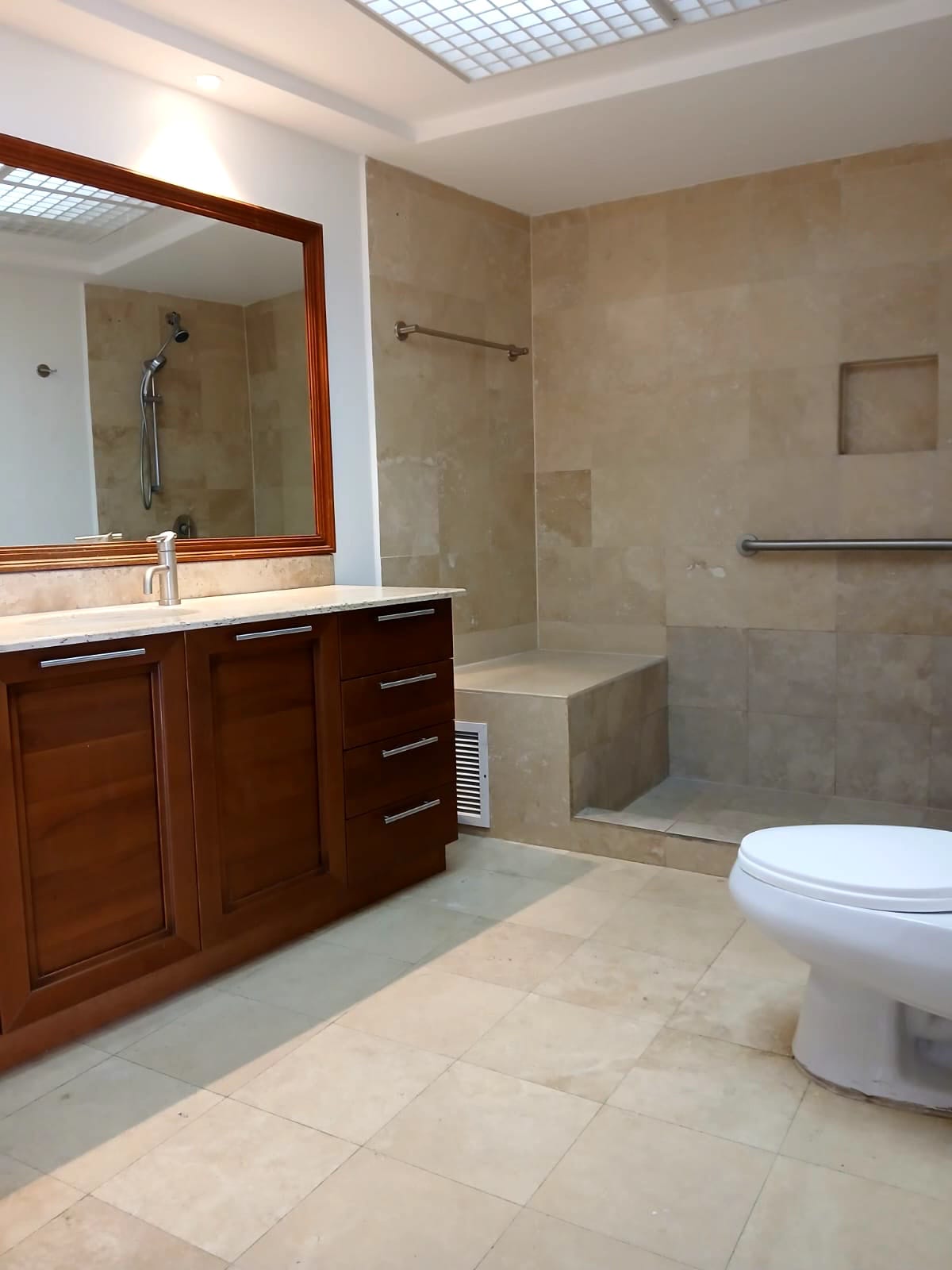 Apartamento en Venta / Nivel Alto Tiffany II Z.10 — Apartamento en Venta en Zona 10, Guatemala, Ciudad — foto 9 de 11