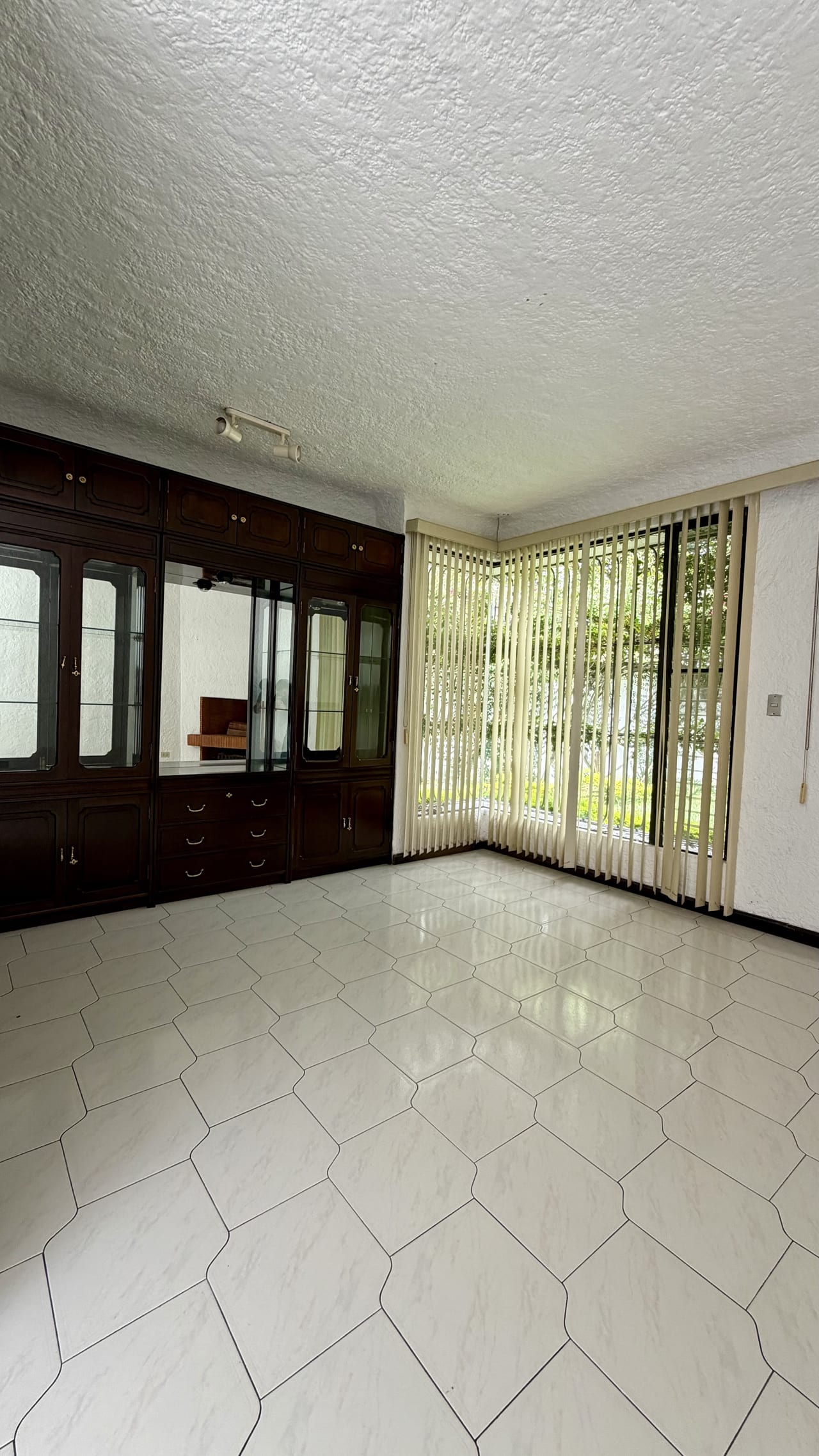 Casa de Un Nivel - Zona 14 — Casa en Alquiler en Zona 14, Guatemala, Ciudad — foto 2 de 14