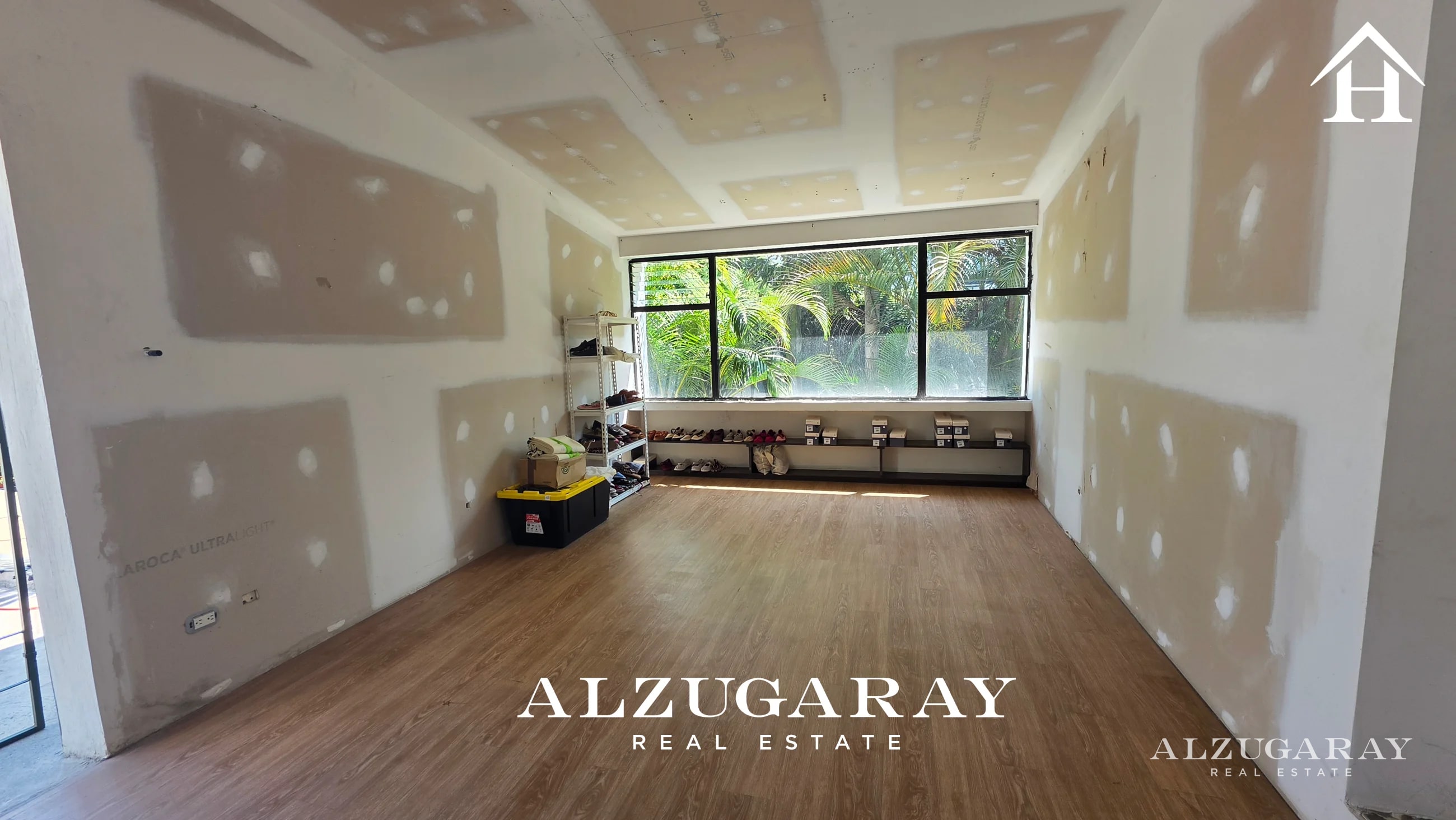 LOCAL COMERCIAL ZONA 14 -95 MT2 / EXCELENTE UBICACIÓN - 3