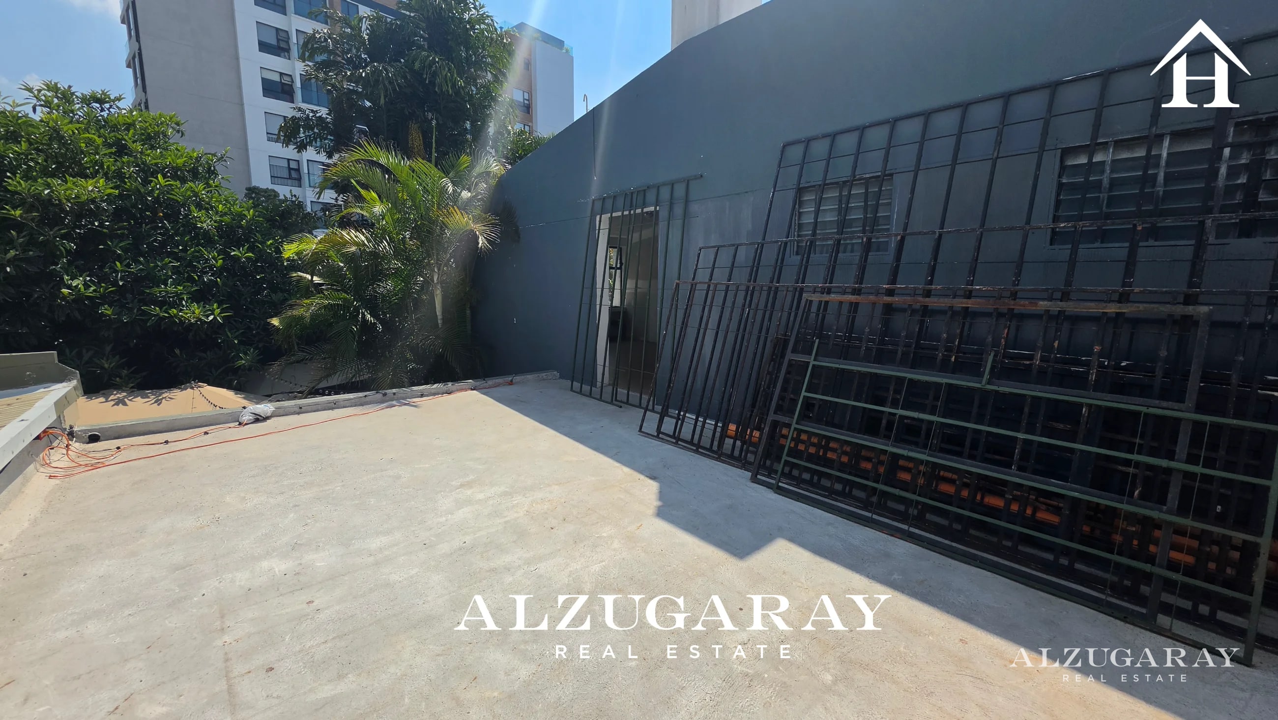 LOCAL COMERCIAL ZONA 14 -95 MT2 / EXCELENTE UBICACIÓN - 6