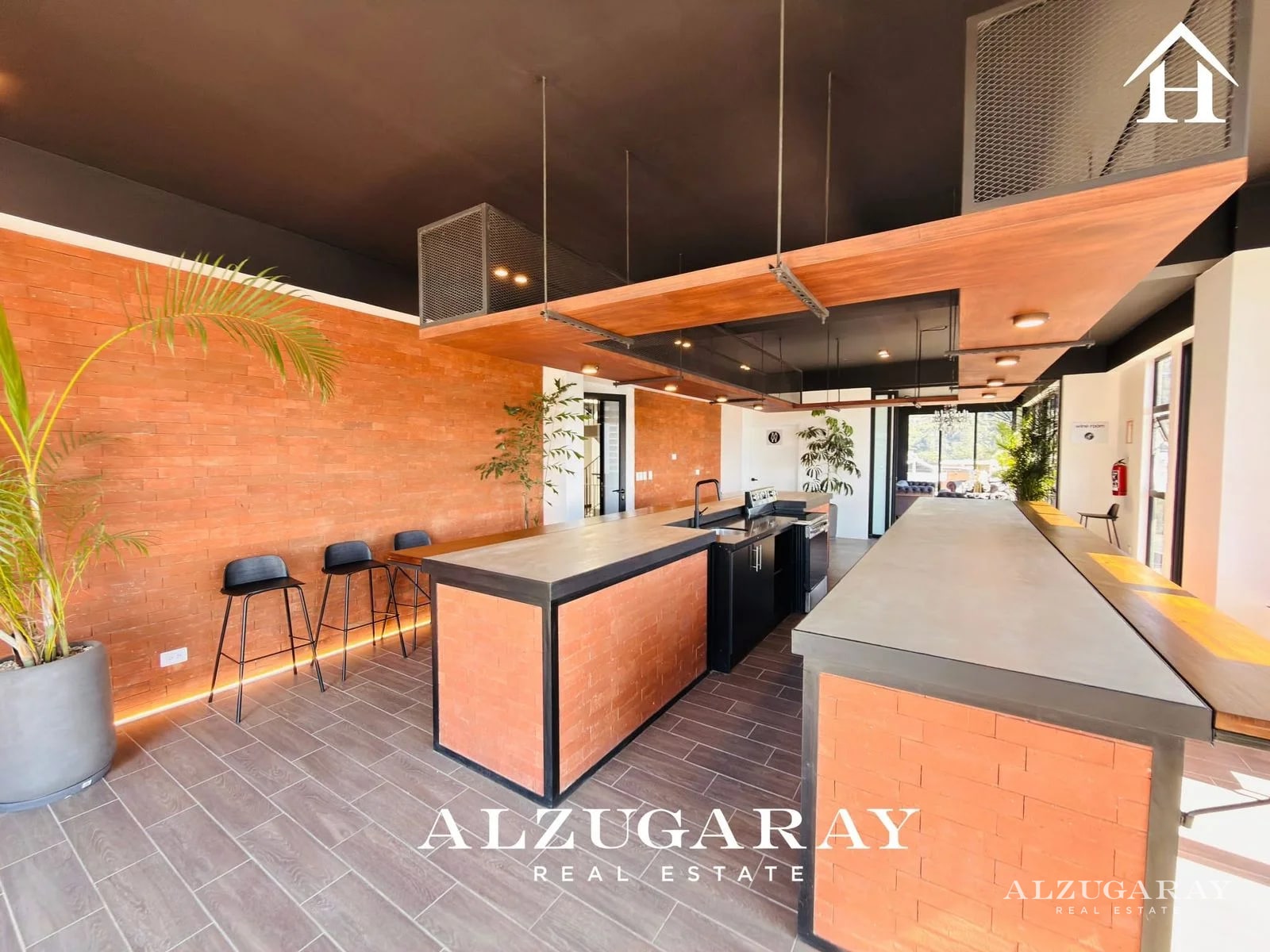 PENTHOUSE CON VISTA - 2 HAB. / EDIF. ZONA 15 - 11