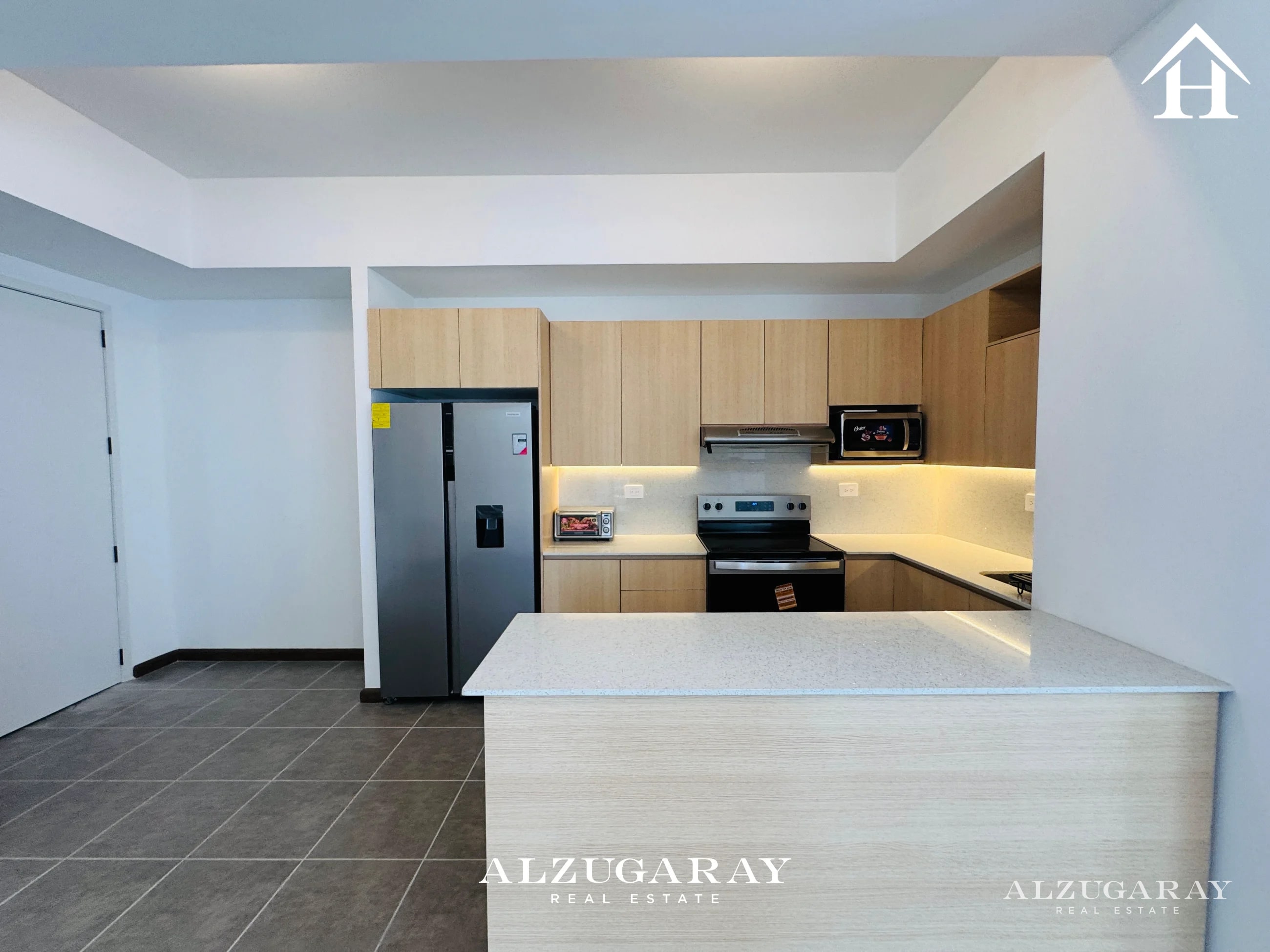 PENTHOUSE CON VISTA - 2 HAB. / EDIF. ZONA 15 - 1