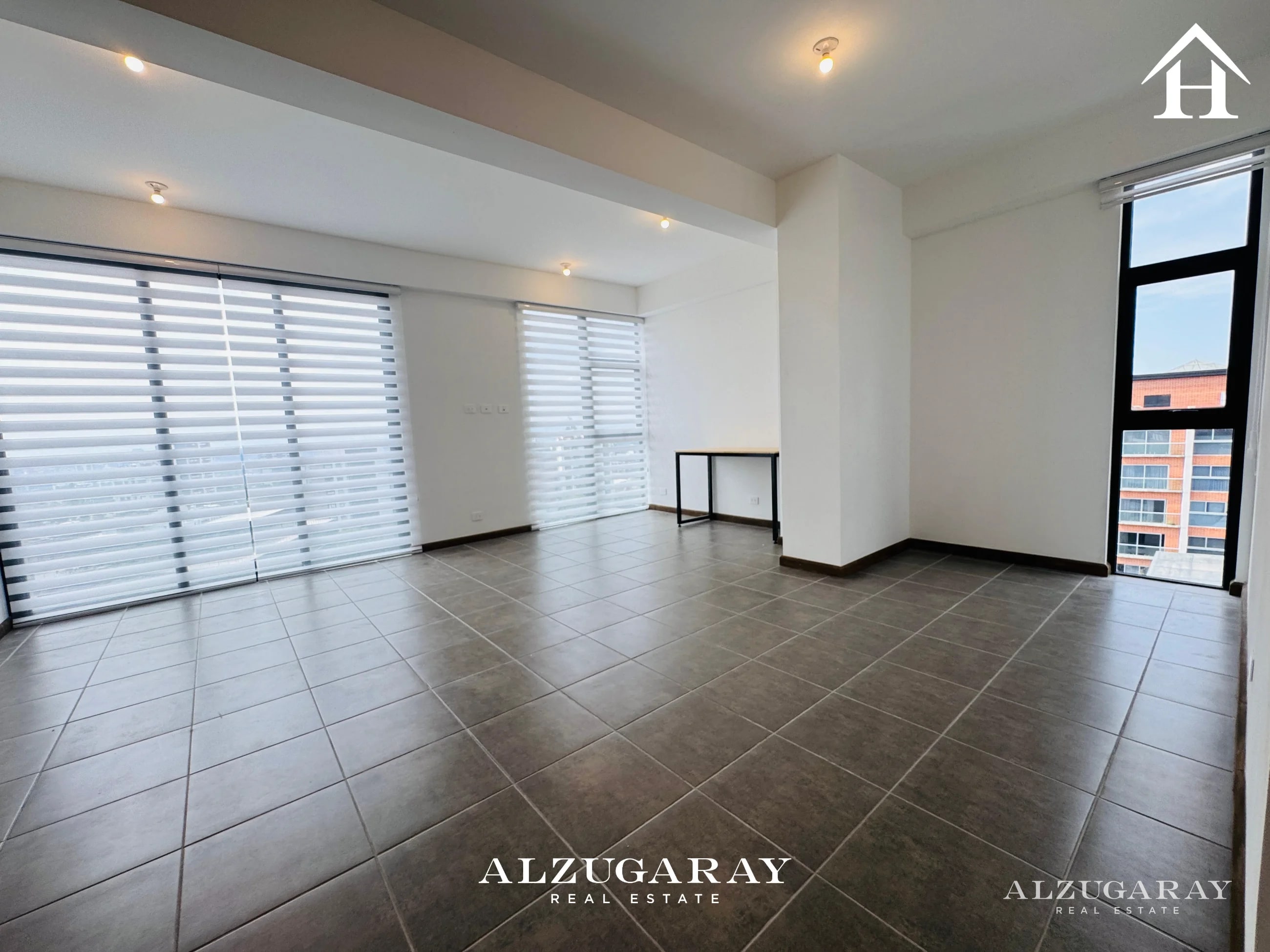 PENTHOUSE CON VISTA - 2 HAB. / EDIF. ZONA 15 - 2