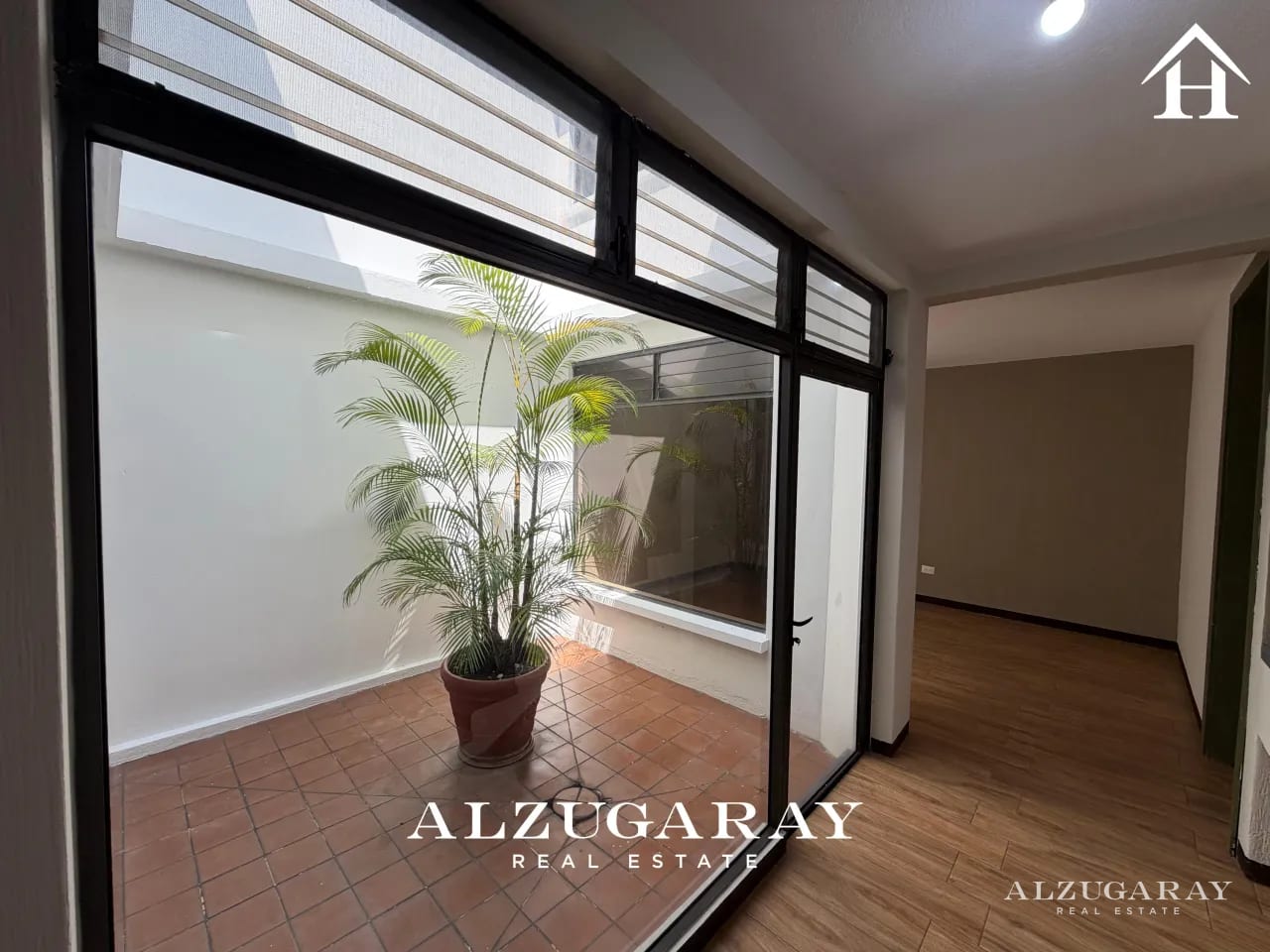 Casa Remodelada en Condominio - 3 Hab. Avenida Hincapie Zona 13 — Casa en Alquiler en Zona 13, Guatemala, Ciudad — foto 1 de 12
