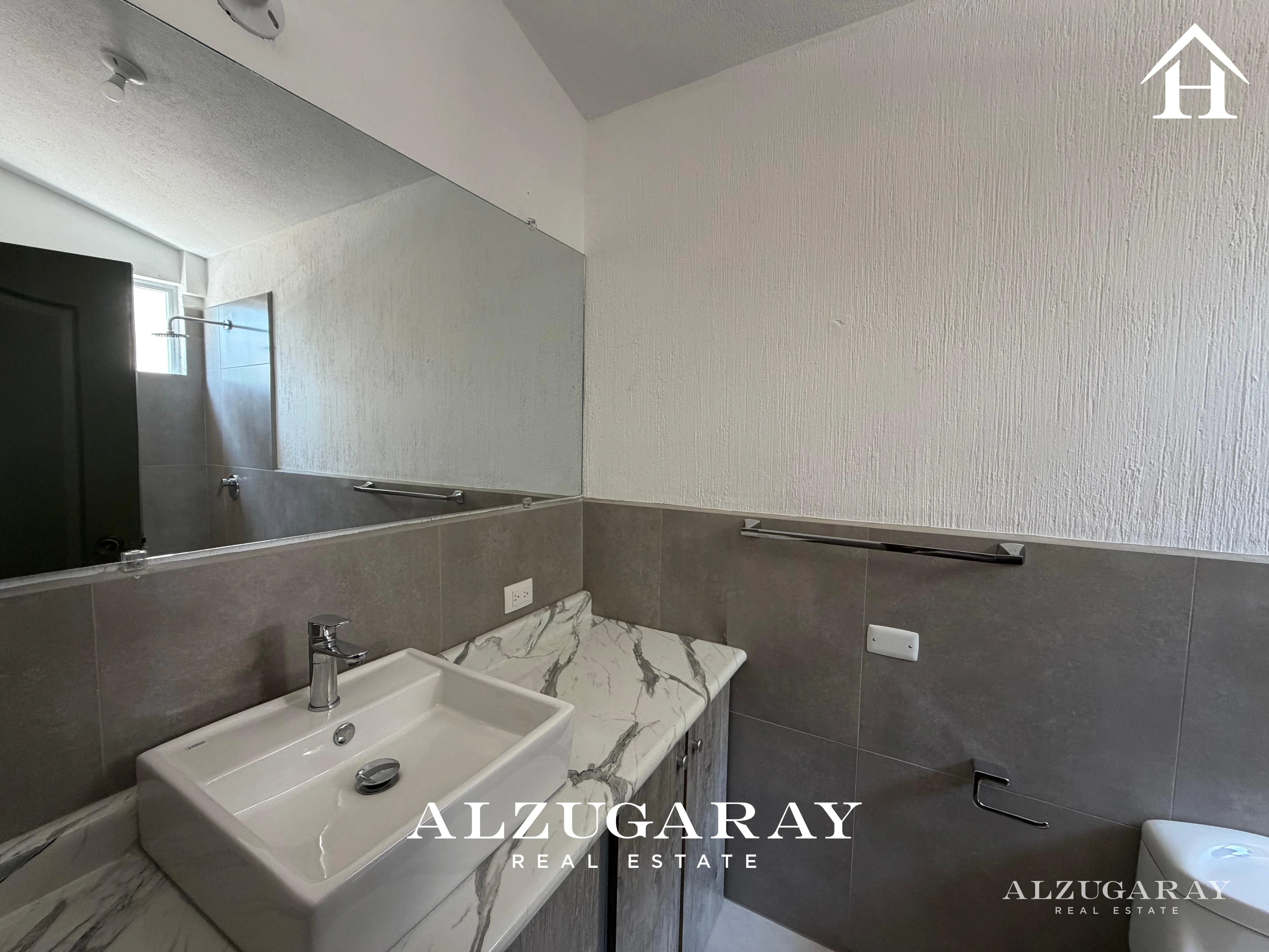 CASA REMODELADA EN CONDOMINIO - 3 HAB. AVENIDA HINCAPIE ZONA 13 — Casa en Alquiler en Zona 15, Guatemala, Ciudad — foto 6 de 12