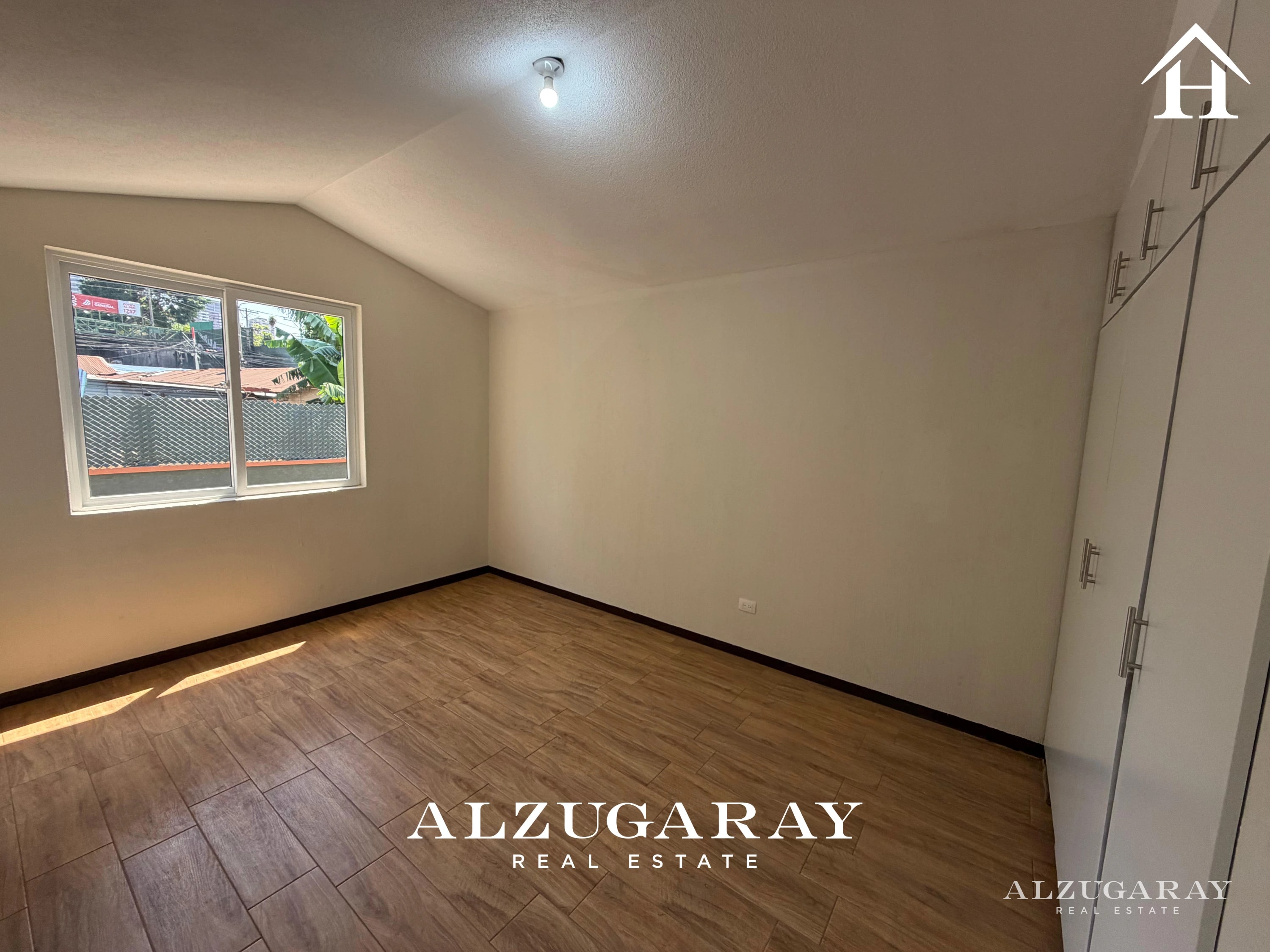 CASA REMODELADA EN CONDOMINIO - 3 HAB. AVENIDA HINCAPIE ZONA 13 — Casa en Alquiler en Zona 15, Guatemala, Ciudad — foto 10 de 12