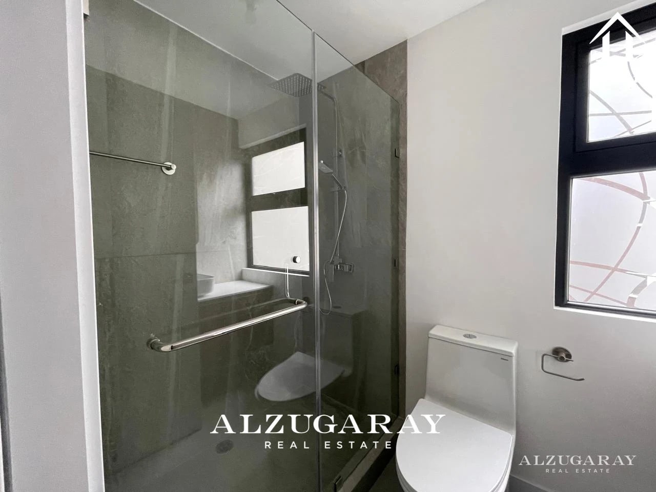 APTO MODERNO C/BALCONES - 2 HAB./ EDIF. BONADIEZ, Z.10 — Apartamento en Alquiler en Bonadiez, Zona 10, Guatemala, Ciudad — foto 9 de 11