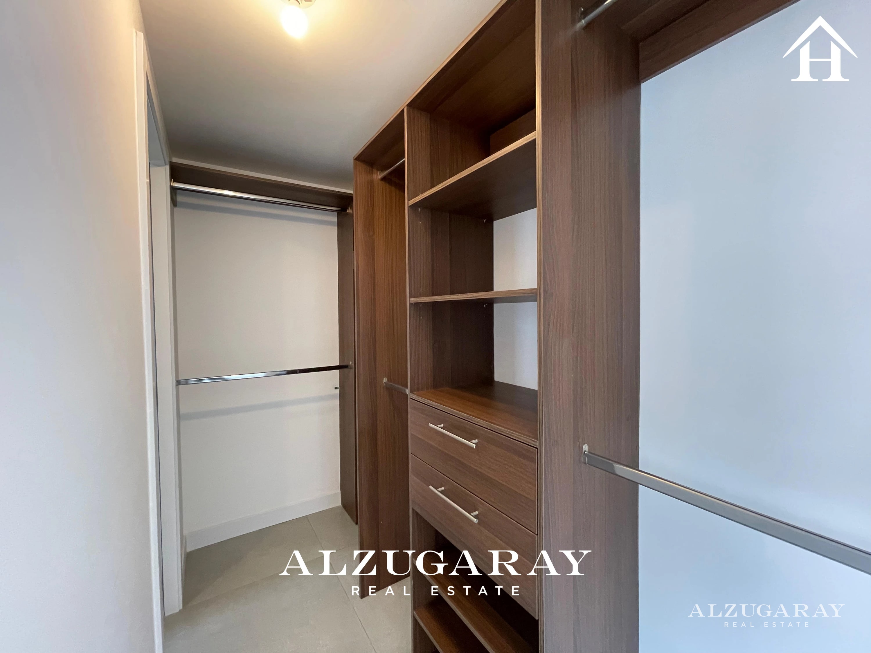 APTO MODERNO C/BALCONES - 2 HAB./ EDIF. BONADIEZ, Z.10 — Apartamento en Alquiler en Bonadiez, Zona 10, Guatemala, Ciudad — foto 7 de 11