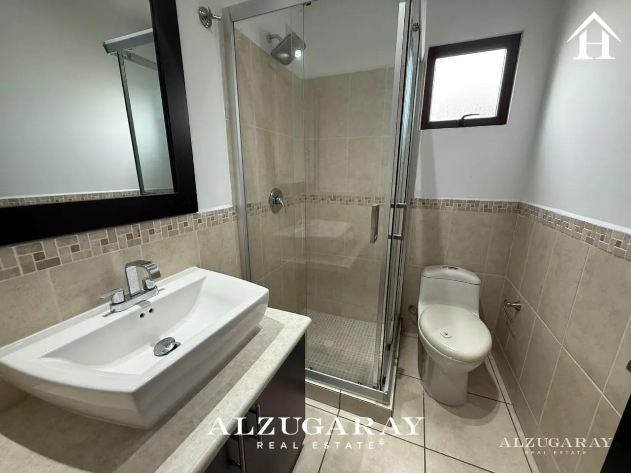 CASA C/ JARDÍN Y PERGOLA Z.16- 3 HAB. / VISTAS DE SAN ISIDRO — Casa en Venta en Vistas de San Isidro, Zona 16, Guatemala, Ciudad — foto 10 de 12