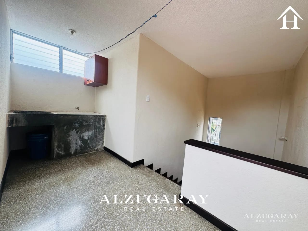 CASA CON AMPLIO JARDIN -5 HAB. / CONDOMINIO Z. 15 — Casa en Venta en Zona 15, Guatemala, Ciudad — foto 10 de 14