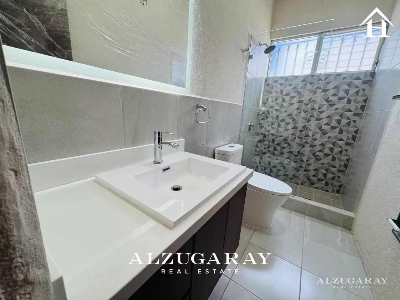 CASA CON AMPLIO JARDIN -5 HAB. / CONDOMINIO Z. 15 — Casa en Venta en Zona 15, Guatemala, Ciudad — foto 13 de 14