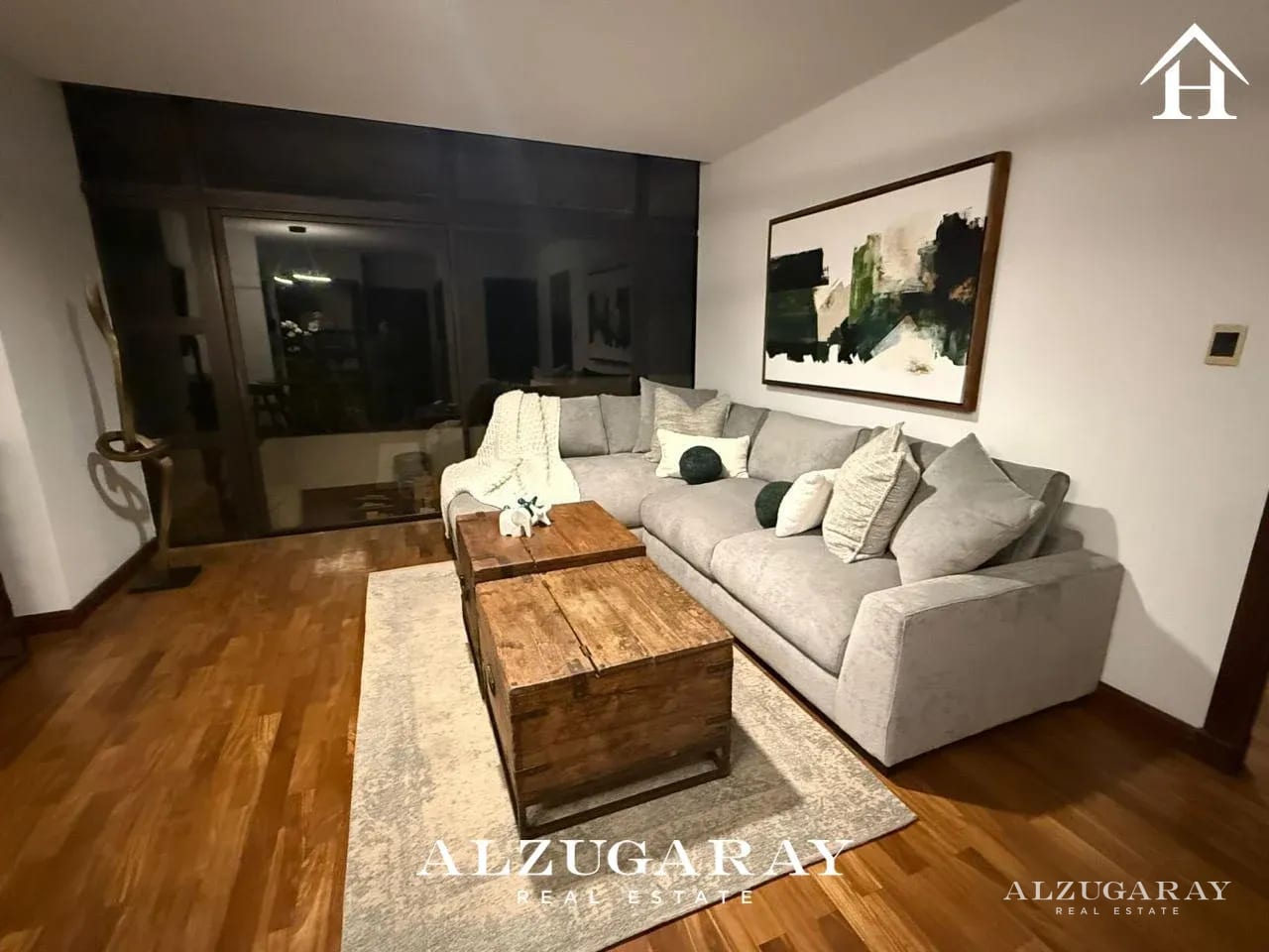 APTO AMUEBLADO C/ AMPLIO BALCÓN- 1 HAB. / EDIFICIO EN ZONA 14 — Apartamento en Alquiler en Zona 14, Guatemala, Ciudad — foto 2 de 13