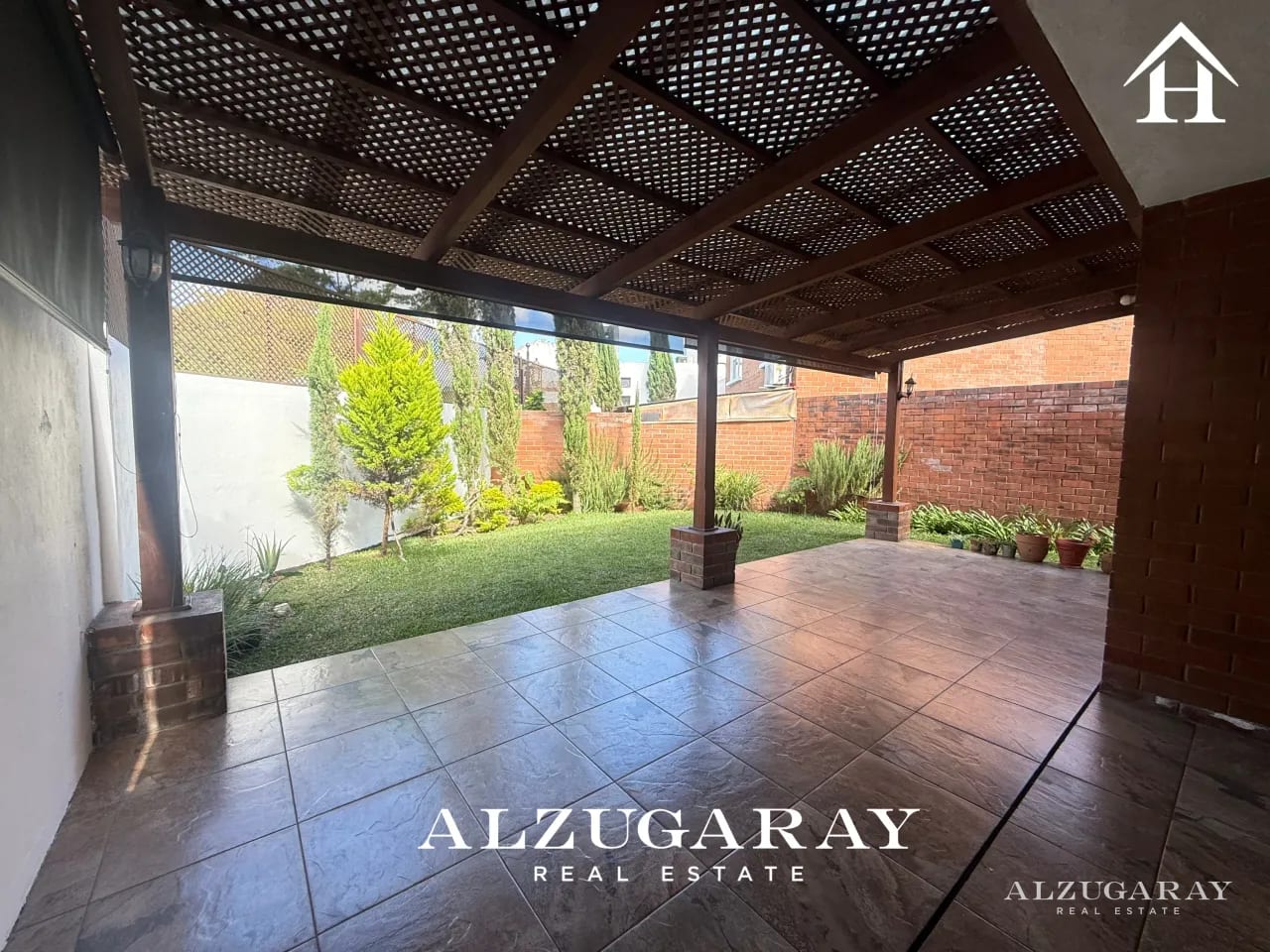 CASA AMPLIA CON JARDIN - 4 HAB. / EL PRADO ZONA 10 — Casa en Alquiler en Zona 10, Guatemala, Ciudad — foto 10 de 11
