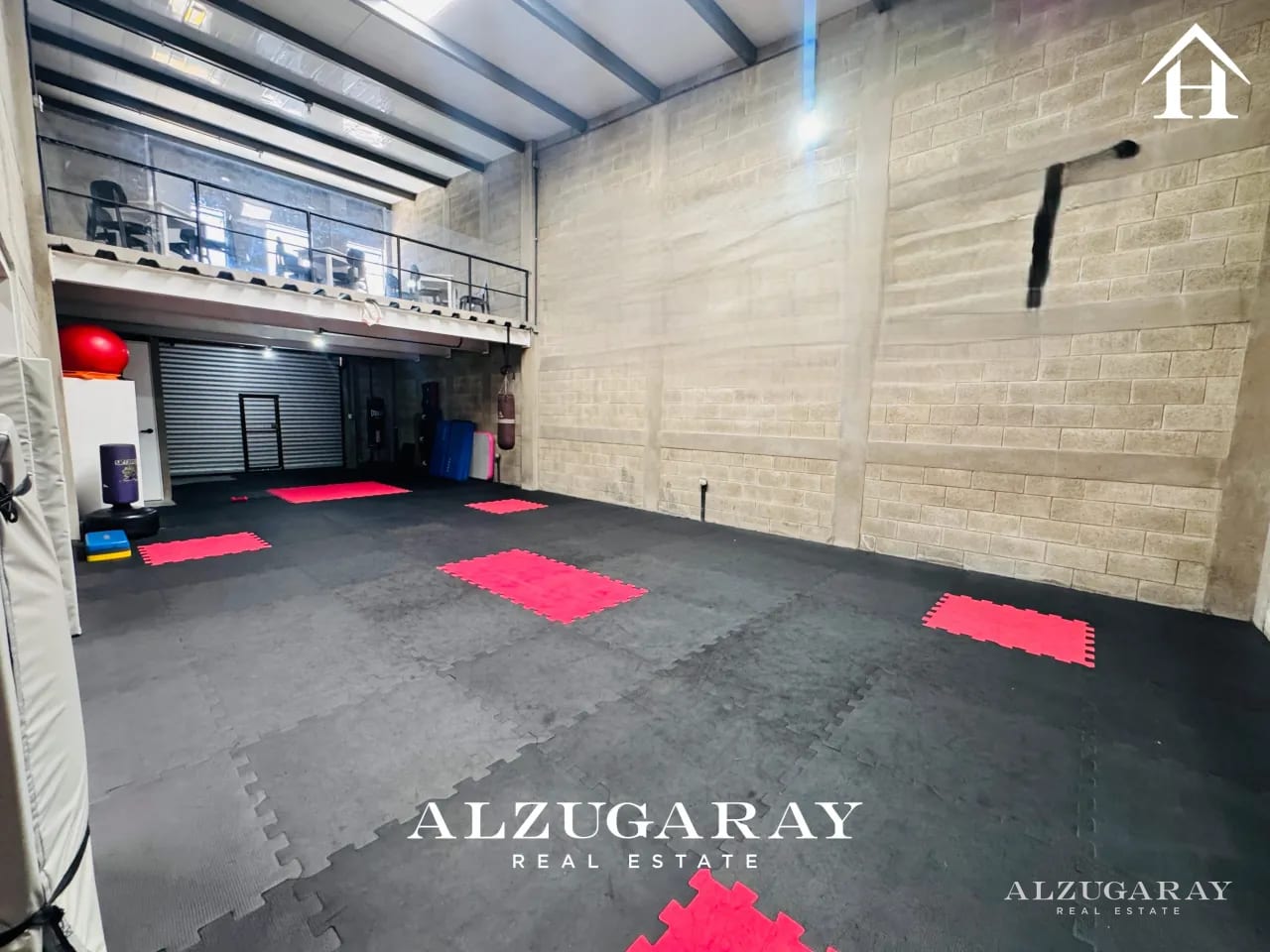 Bodega con Mezzanine en Renta |135 MT2 | Ciudad San Cristobal — Bodega / Ofibodega en Alquiler en Zona 8 Mixco, Guatemala, Ciudad — foto 2 de 7