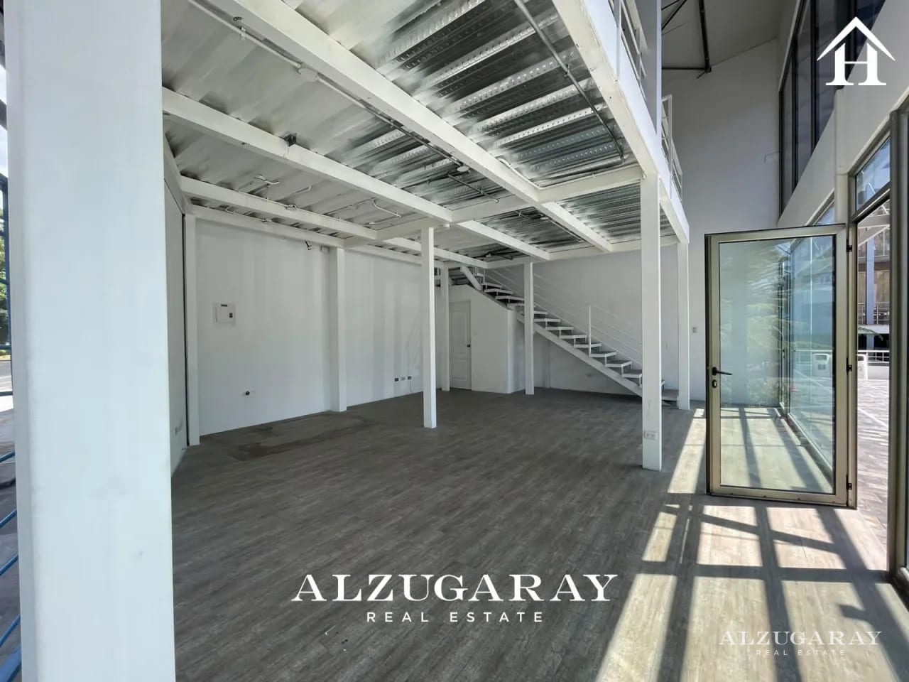 Local Comercial en Renta | 80 MT2 | Plaza Comercial Z.14 — Local en Alquiler en Zona 14, Guatemala, Ciudad — foto 1 de 7