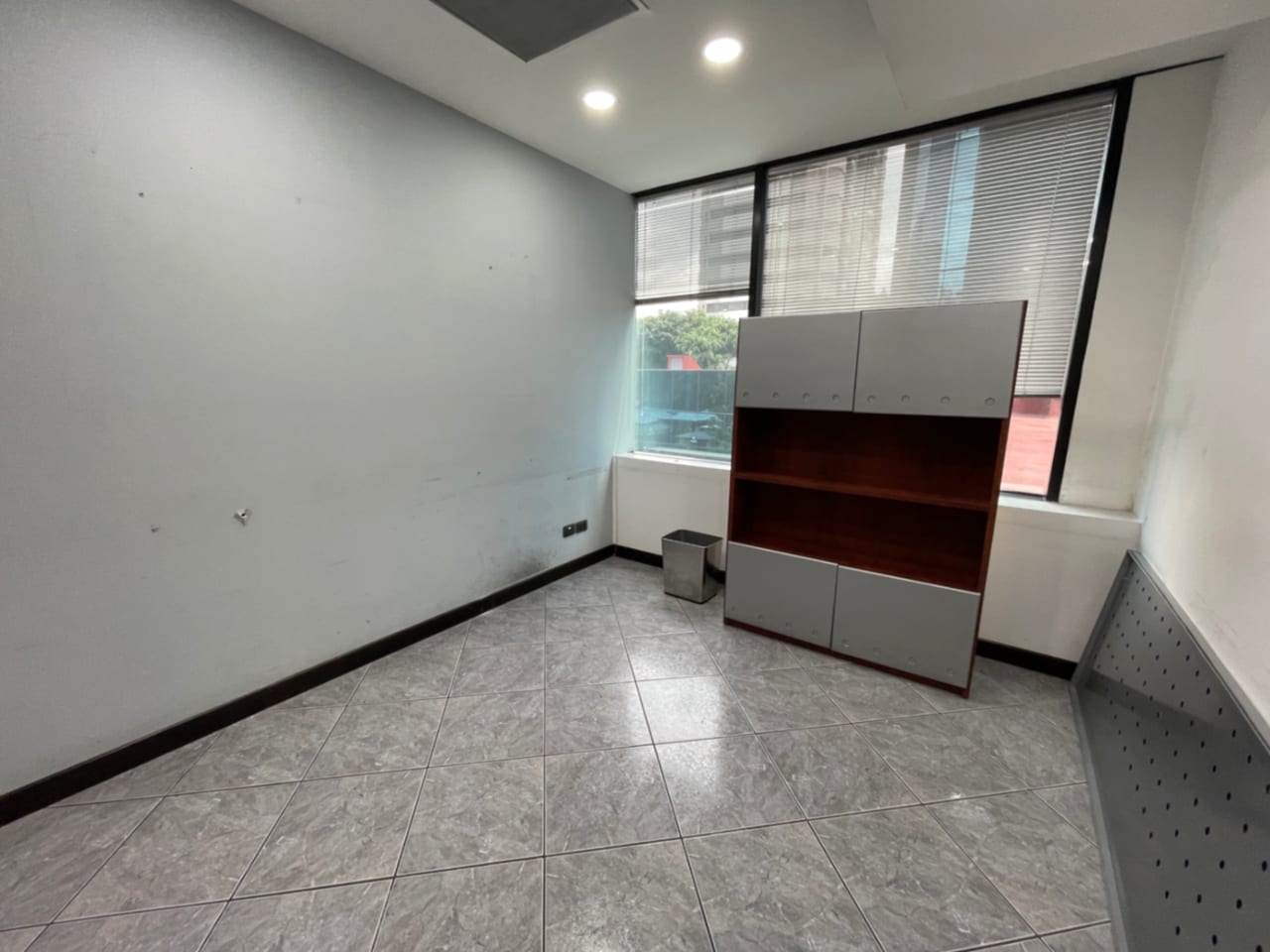 OFICINA VENTA EUROPLAZA ZONA 14 , 165 MTS2, 5 ESPACIOS TABICADOS, 2 BAÑOS , 2 PARQUEOS $275,000 — Oficina en Venta en Zona 14, Guatemala, Ciudad — foto 3 de 7