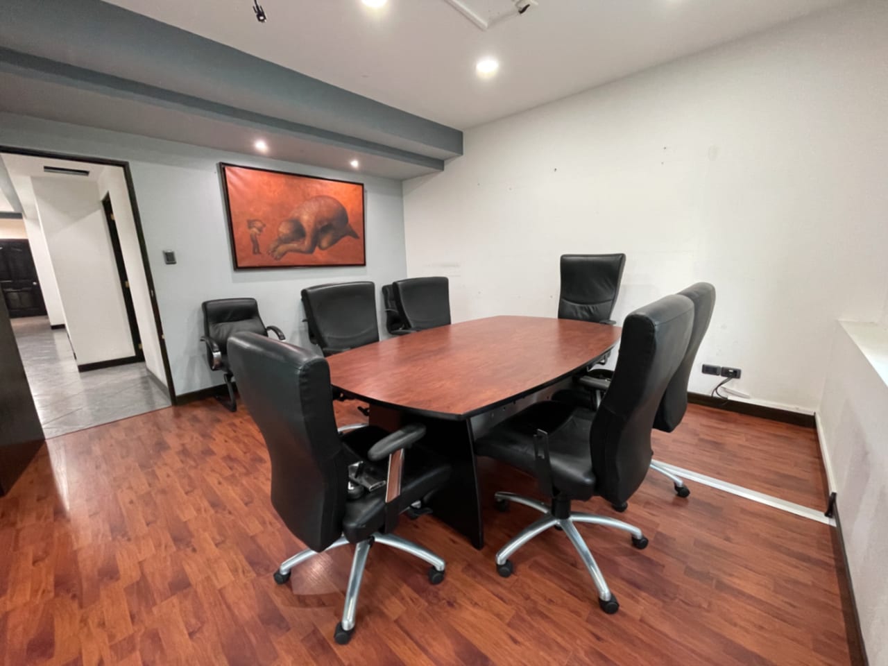 OFICINA VENTA EUROPLAZA ZONA 14 , 165 MTS2, 5 ESPACIOS TABICADOS, 2 BAÑOS , 2 PARQUEOS $275,000 — Oficina en Venta en Zona 14, Guatemala, Ciudad — foto 5 de 7