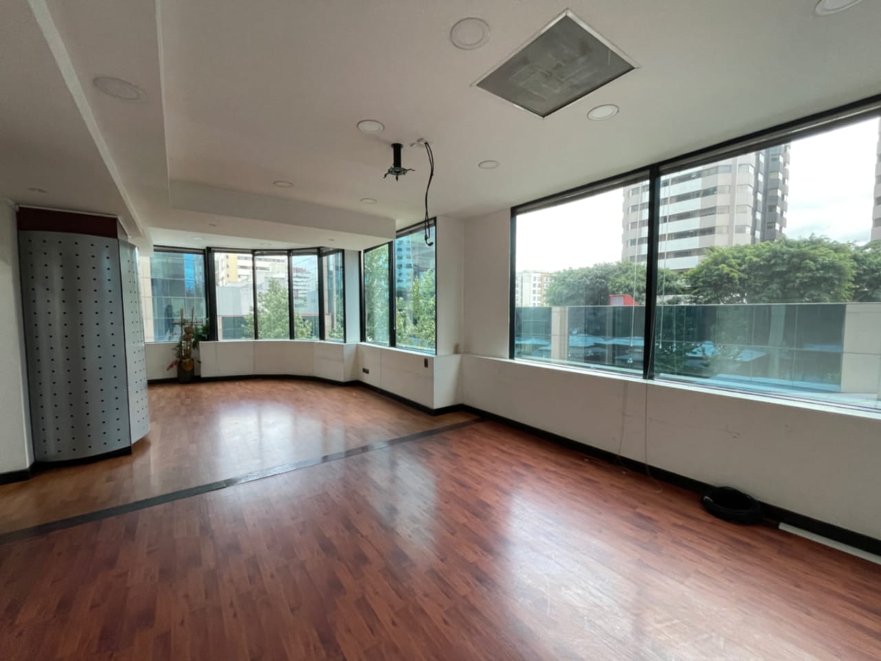 OFICINA VENTA EUROPLAZA ZONA 14 , 165 MTS2, 5 ESPACIOS TABICADOS, 2 BAÑOS , 2 PARQUEOS $275,000 — Oficina en Venta en Zona 14, Guatemala, Ciudad — foto 7 de 7