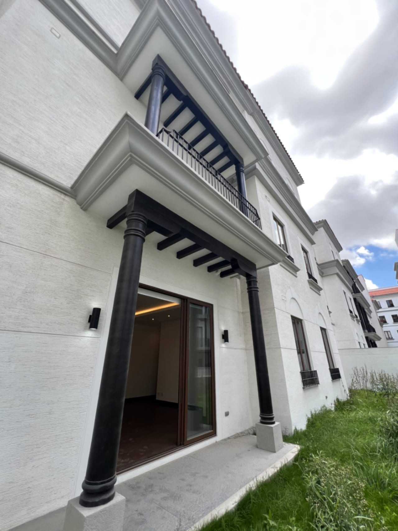 NOGALES DE CAYALÁ ZONA 16, APARTAMENTO NUEVO CON JARDÍN 3 DORMITORIOS VENTA Y/O RENTA 160 MTS2 APTO + 50 MTS JARDÍN + 4 PARQUEOS VENTA $850,000 RENTA $3,250 — Apartamento en Alquiler en Zona 16, Guatemala, Ciudad — foto 9 de 9