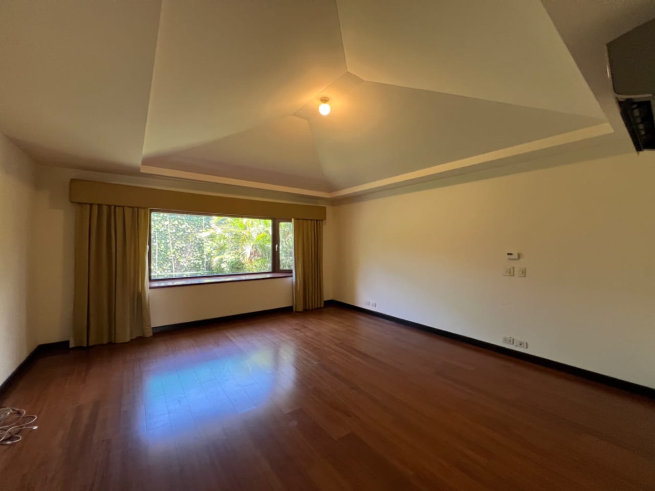 CASA RENTA CONDOMINIO EXCLUSIVO LA JOYA ZONA 10, 430 MTS2, 4 DORMITORIOS $4,500 DÓLARES MÁS IVA — Casa en Alquiler en Zona 10, Guatemala, Ciudad — foto 14 de 17