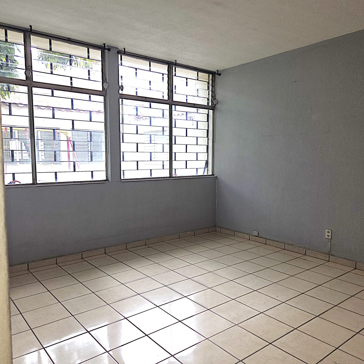 Amplia Casa en Renta Zona 10 — Casa en Alquiler en Zona 10, Guatemala, Ciudad — foto 5 de 18