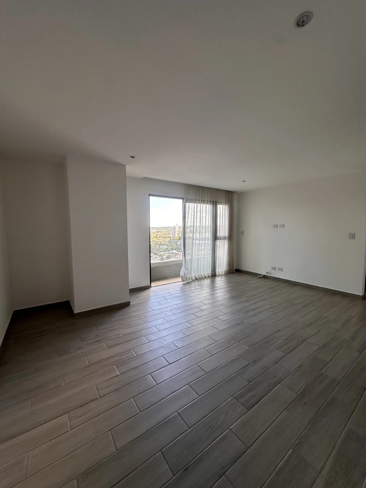 invierta en apartamento de 3 habitaciones zona 10 — Apartamento en Venta en Parque 10, Zona 10, Guatemala, Ciudad — foto 3 de 17