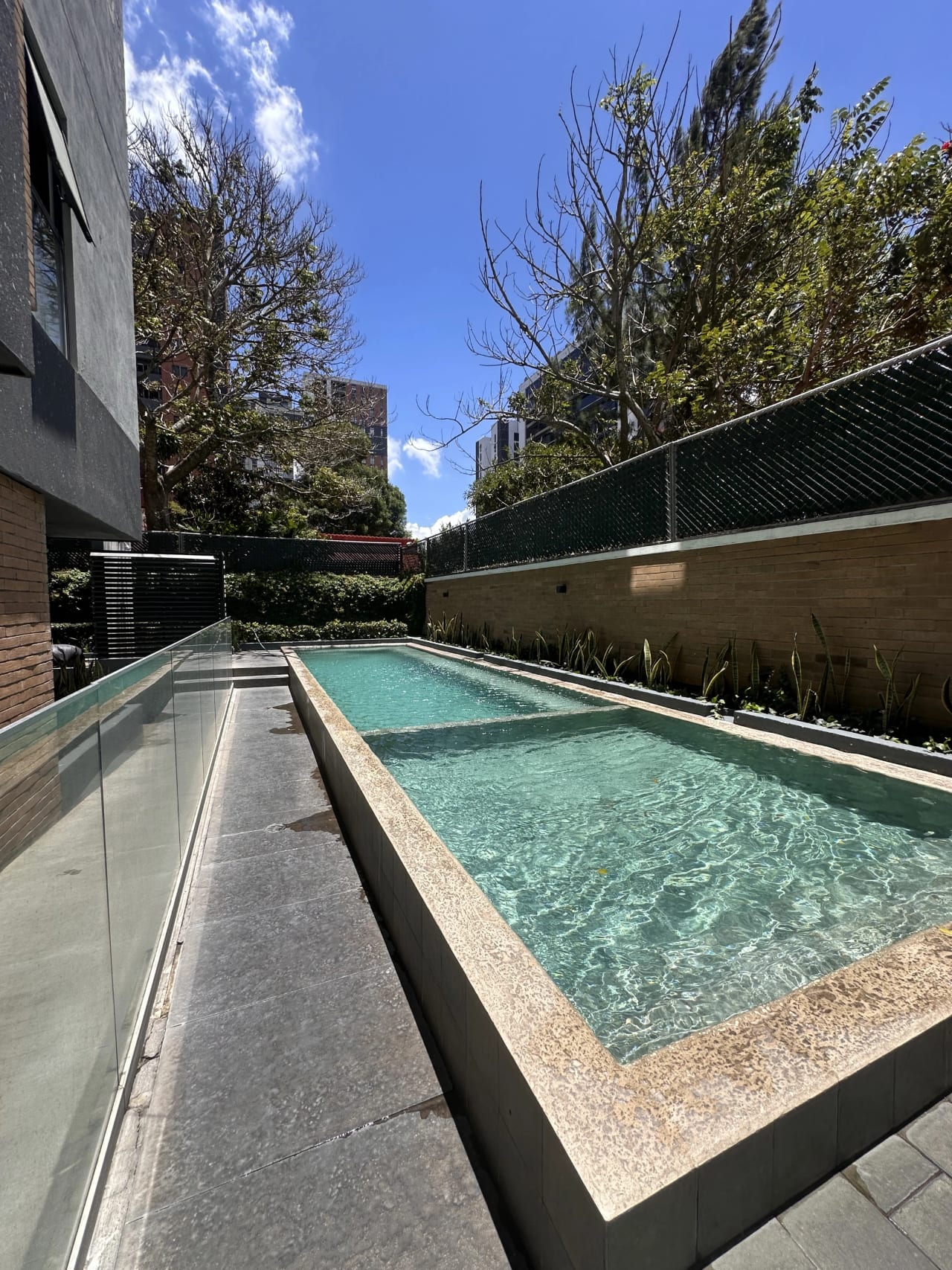invierta en apartamento de 3 habitaciones zona 10 — Apartamento en Venta en Parque 10, Zona 10, Guatemala, Ciudad — foto 1 de 17