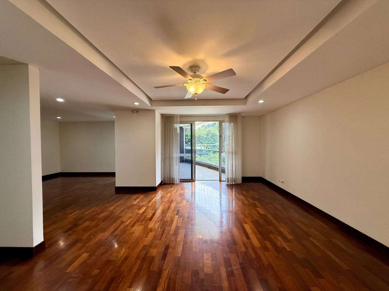 Alquilo apartamento en Santa Sofia zona 10 — Apartamento en Alquiler en Zona 10, Guatemala, Ciudad — foto 2 de 17