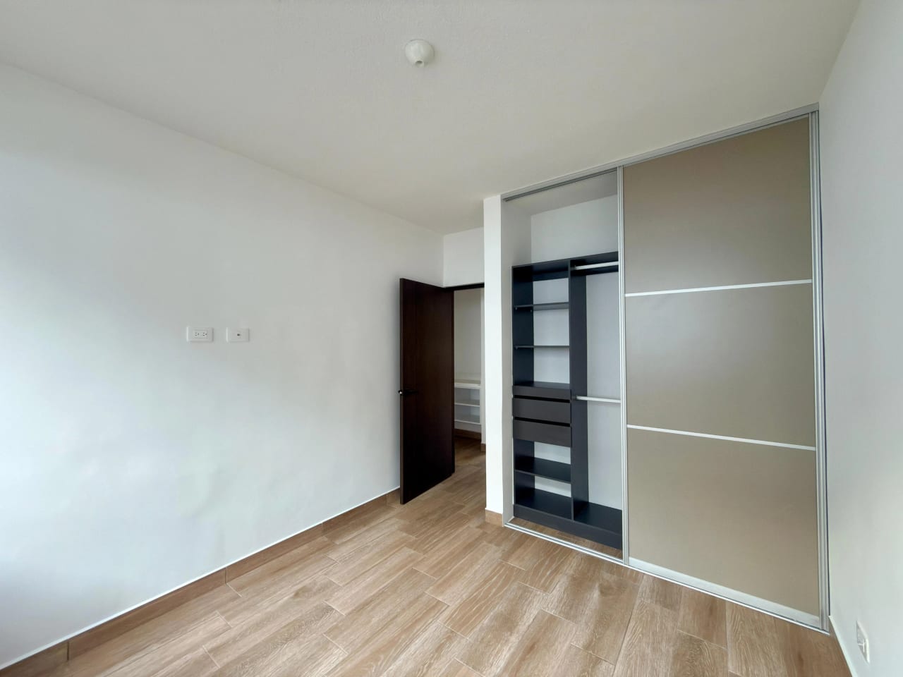 Alquilo casa en condominio Laureles zona 16 — Casa en Alquiler en Zona 16, Guatemala, Ciudad — foto 9 de 16