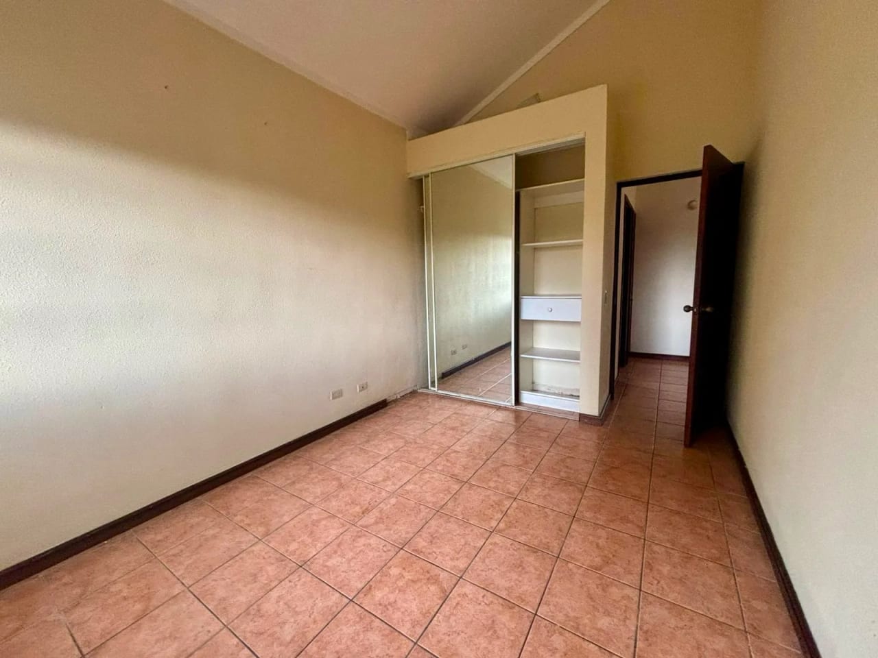 Alquilo casa en Santa Anita Carretera Salvador — Casa en Alquiler en Carretera a El Salvador, Guatemala, Ciudad — foto 4 de 17