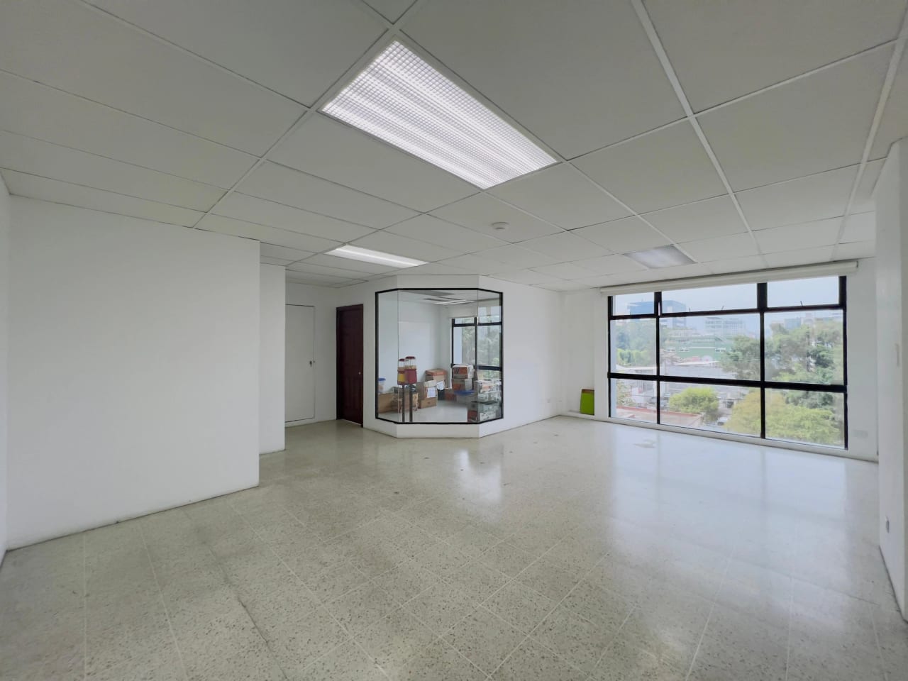 Vendo oficina en Plaza Corporastiva zona 9 — Oficina en Venta en Zona 9, Guatemala, Ciudad — foto 2 de 9