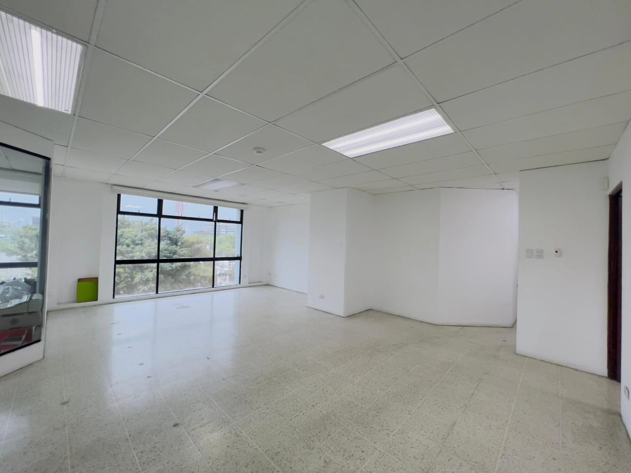 Vendo oficina en Plaza Corporastiva zona 9 — Oficina en Venta en Zona 9, Guatemala, Ciudad — foto 5 de 9