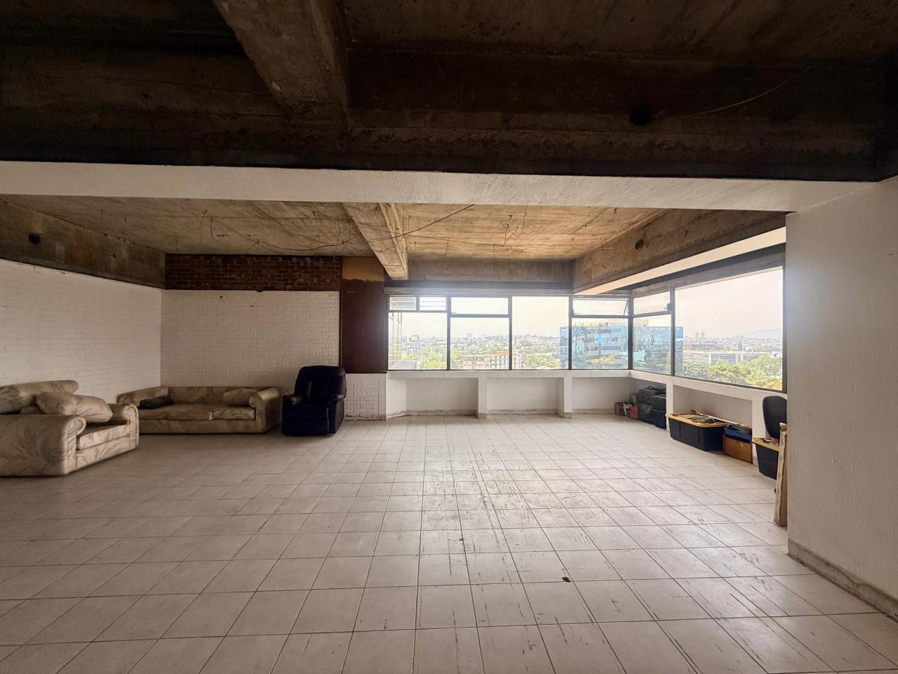 Vendo oficina en edificio Refroma Montufar zona 10 — Oficina en Venta en Zona 10, Guatemala, Ciudad — foto 2 de 7