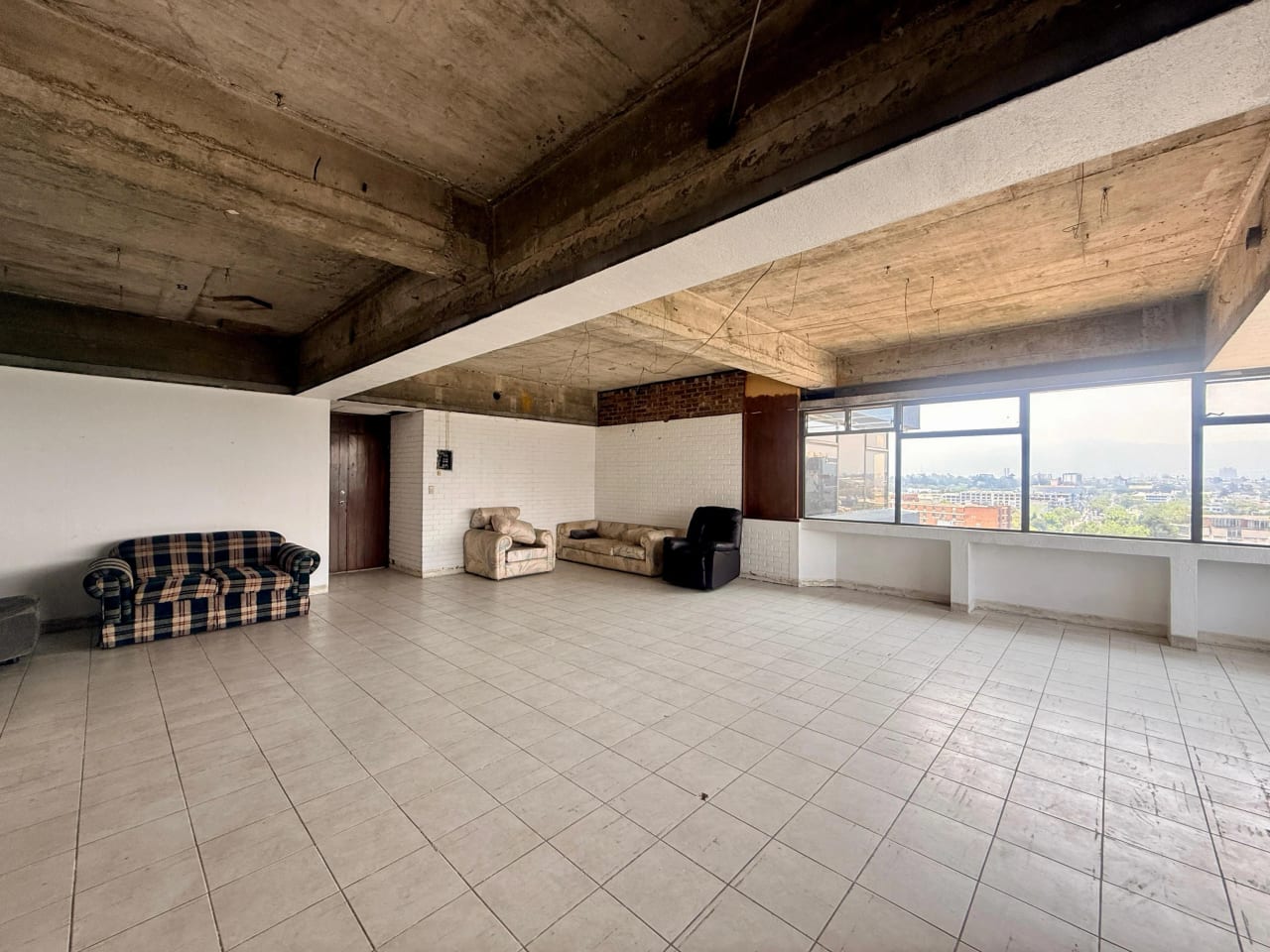 Vendo oficina en edificio Refroma Montufar zona 10 — Oficina en Venta en Zona 10, Guatemala, Ciudad — foto 3 de 7