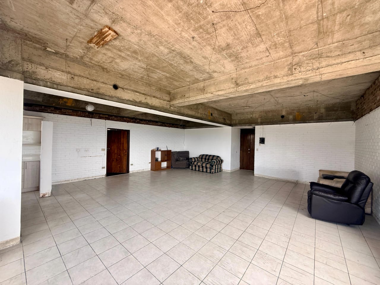 Vendo oficina en edificio Refroma Montufar zona 10 — Oficina en Venta en Zona 10, Guatemala, Ciudad — foto 4 de 7