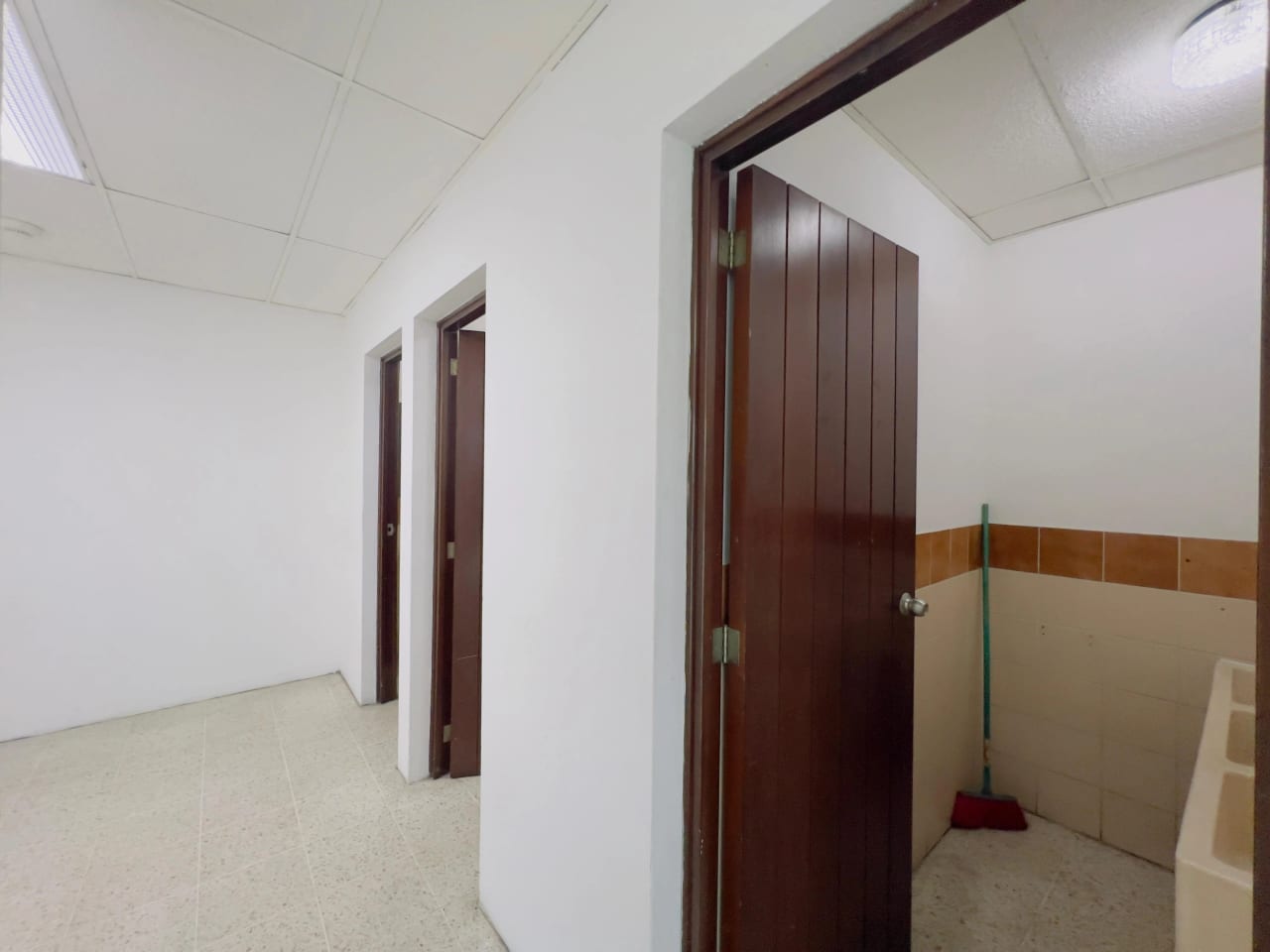 Vendo oficina en Plaza Corporativa zona 9 — Oficina en Venta en Zona 9, Guatemala, Ciudad — foto 4 de 9