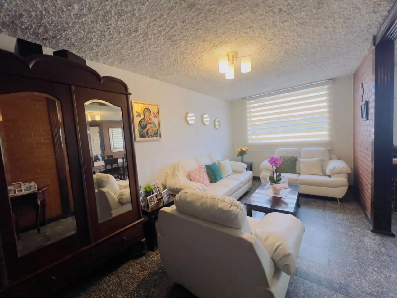 Vendo casa dentro de garita en Santa Rita 2 — Casa en Venta en Zona 2 Mixco, Guatemala, Ciudad — foto 2 de 16