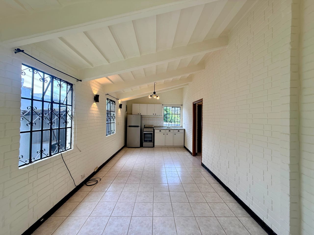 Vendo casa dentro de garita en zona 10 — Casa en Venta en Zona 10, Guatemala, Ciudad — foto 2 de 12