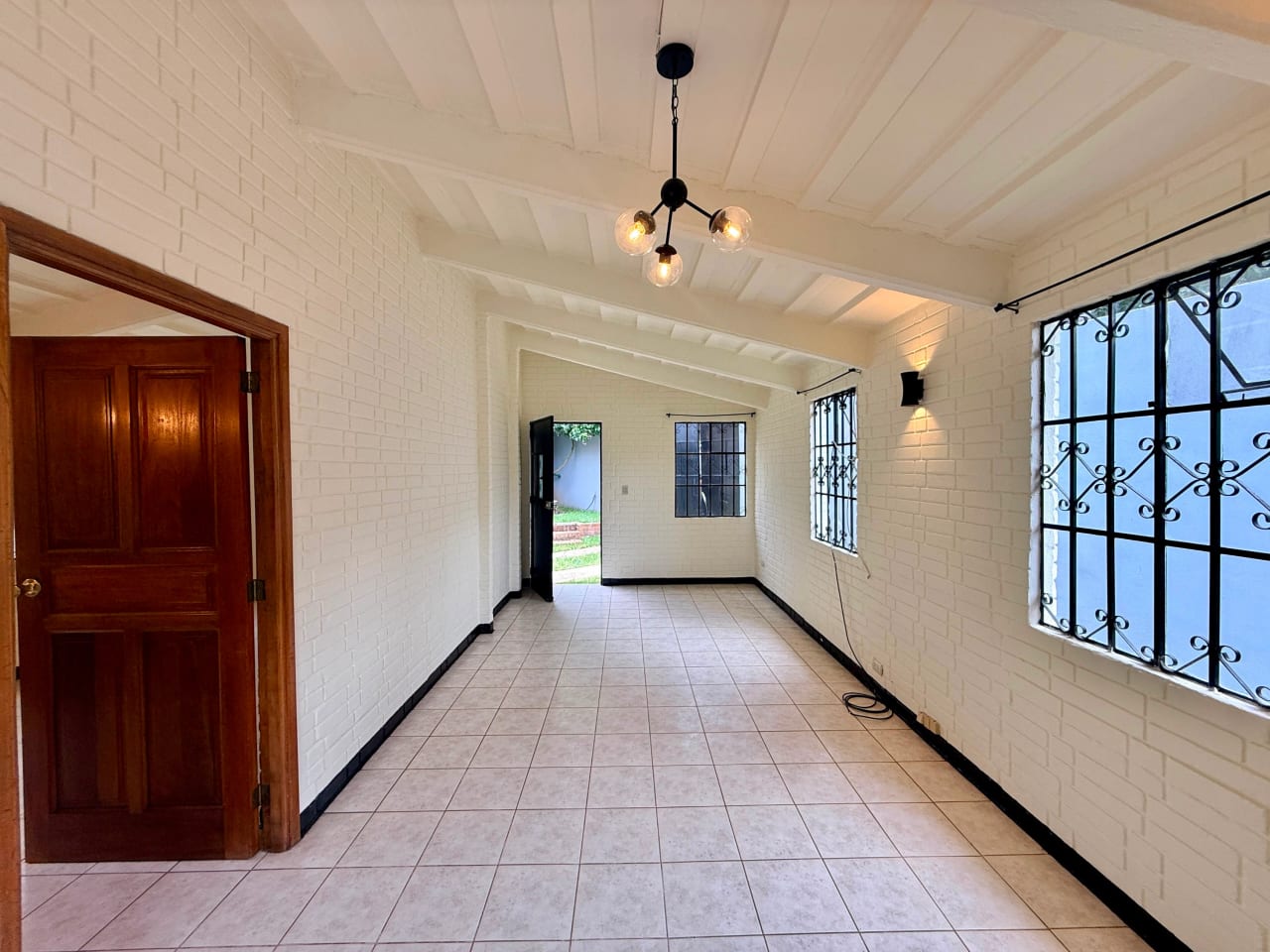 Vendo casa dentro de garita en zona 10 — Casa en Venta en Zona 10, Guatemala, Ciudad — foto 4 de 12