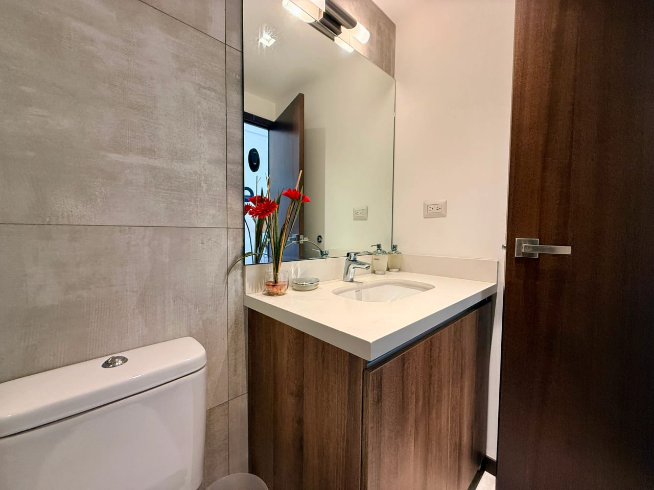 Vendo apartamento en Casa Clara zona 10 — Apartamento en Venta en Zona 10, Guatemala, Ciudad — foto 12 de 16
