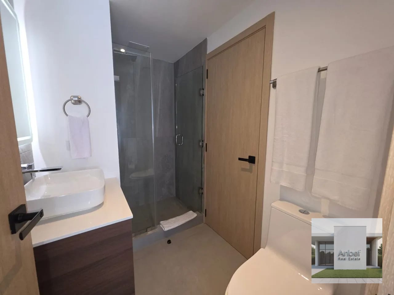 alquiler Apartamento Amueblado Moderno 2 Dormitorios Z10 — Apartamento en Alquiler en Bonadiez, Zona 10, Guatemala, Ciudad — foto 10 de 11