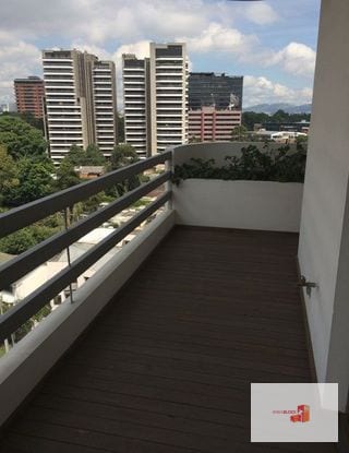 Amueblado, hermoso y elegante — Apartamento en Alquiler en Zona 10, Guatemala, Ciudad — miniatura 5 de 17