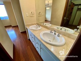 Apartamento en alquiler zona 10, 2 dormitorios + cuarto de servicio — Apartamento en Alquiler en Zona 10, Guatemala, Ciudad — miniatura 6 de 10