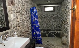 Hotel en venta con acceso al Lago  — Casa en Venta en Tzununa, Sololá — miniatura 2 de 8