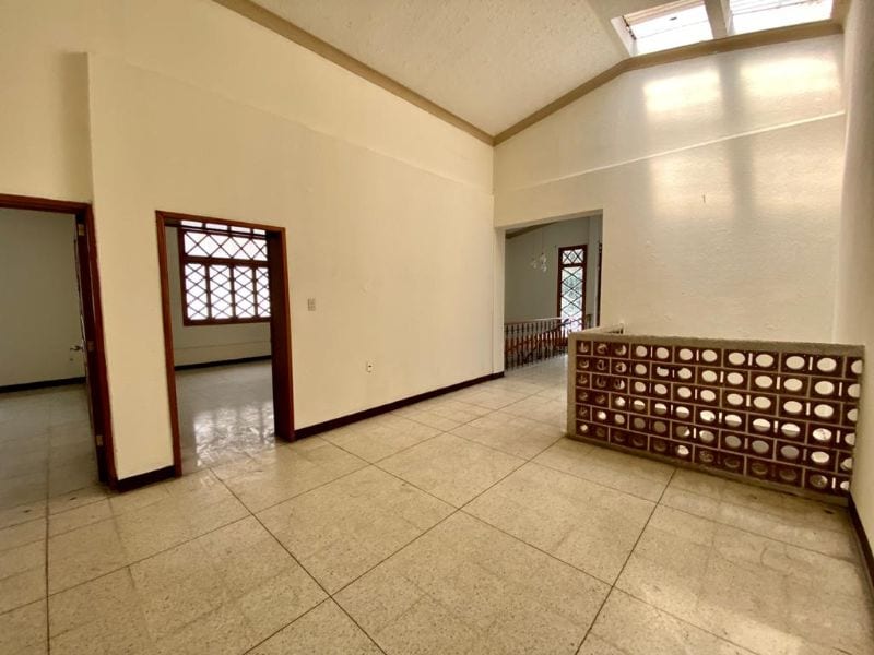 ZONA 11, Casa grande de esquina en alquiler en Mariscal — Casa en Alquiler en Zona 11, Guatemala, Ciudad — foto 8 de 9