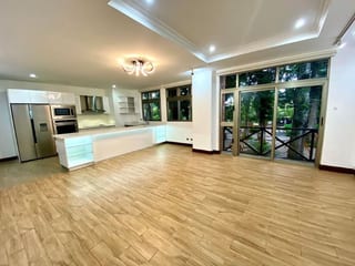 Apartamento en alquiler de 3 hab. en Oakland, Z.10 — Apartamento en Alquiler en Zona 10, Guatemala, Ciudad — miniatura 1 de 14