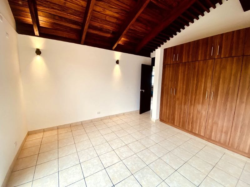 Apartamento remodelado excelente ubicacion sobre la diagonal 6 — Apartamento en Alquiler en Zona 10, Guatemala, Ciudad — foto 8 de 11